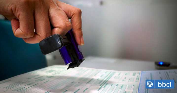 CGR revela que otros 10 mil funcionarios públicos salieron del país con licencia: se suma a los 25 mil