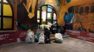 Tiran vecinos de Teolocholco basura frente a alcaldía como protesta por falta de recolección