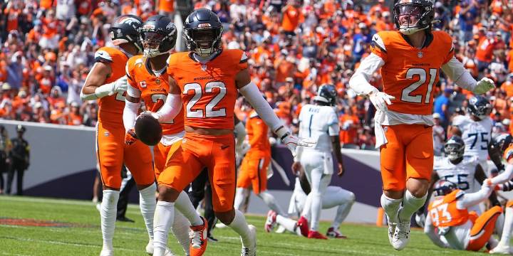 Nacogdoches’ Jones recovers fumble in Denver win