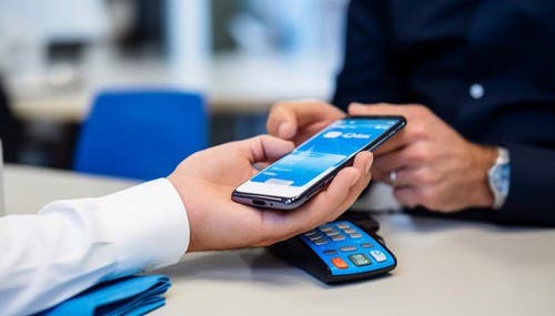 Mercado Pago y Cocos Capital interrumpieron la venta de dólar oficial: qué dijo el Central