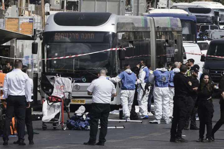 Tiroteo en Jerusalén deja al menos 6 muertos y varios heridos de gravedada (+Fotos) 8 de septiembre de 2025 | Internacional Informó el Magen David Adom (MDA), el servicio de respuesta a emergencias de
