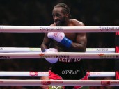 Crawford reconoce a "Canelo" Álvarez tras derrotarlo: “Me quito el sombrero ante él”