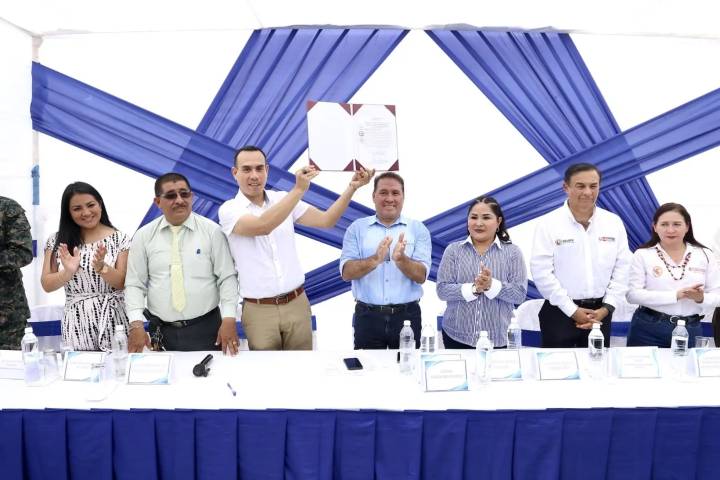 Congreso: Jerí firma autógrafa que convierte Escuela Eduardo Meza Saravia en universidad