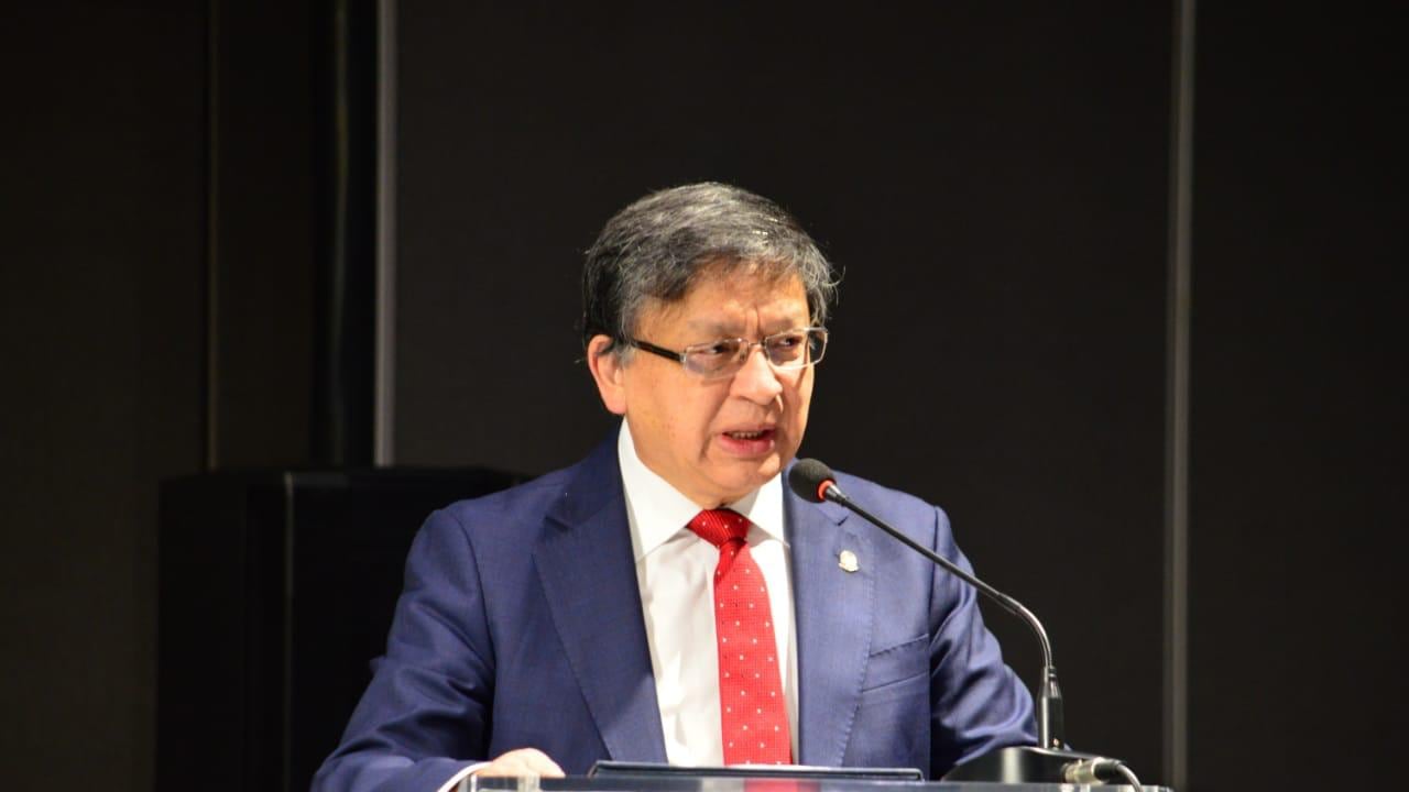 Contundente discurso del presidente de la Corte Constitucional, Jorge Enrique Ibáñez: “Utilizan la democracia para llegar al poder y luego la destruyen por dentro”