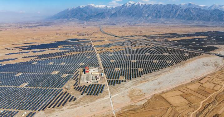 China cubre sus desiertos con paneles solares para alimentar su economía