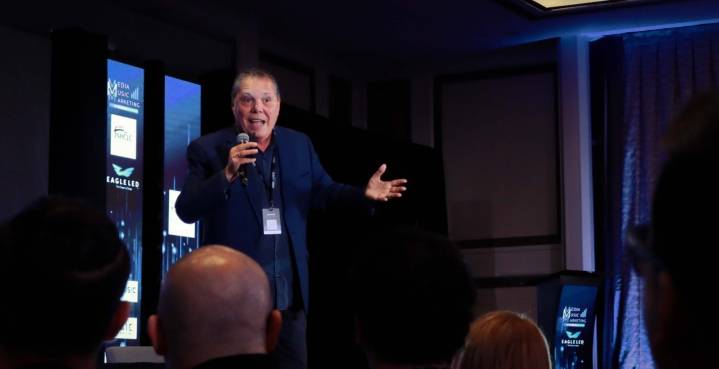 Cumbre en Miami define la comunicación como el "campo de batalla decisivo" para la Iglesia