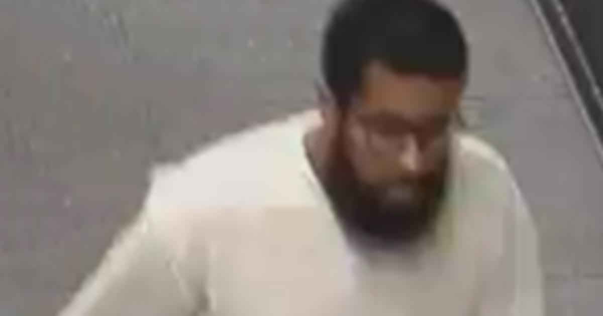 Moorgate Underground: Search after woman upskirted by man