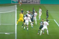 Mala noche del arquero. Inauguró la Europa League con un gol “de vóleibol” en contra y después falló ante un remate: 0