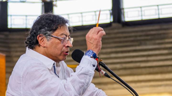 “Los colombianos no somos Petro”: el trino que llamó la atención del presidente y que decidió responder