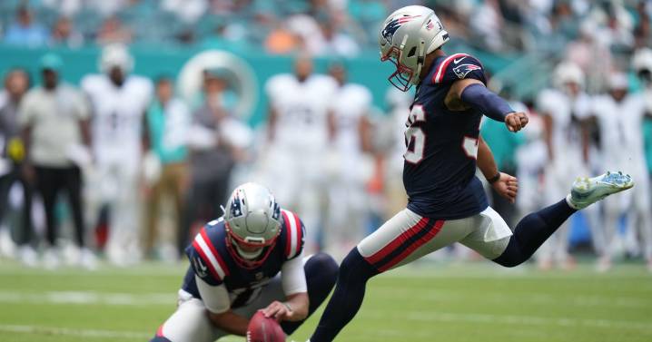 Mike Vrabel expressed confidence in Andy Borregales after Patriots rookie kicker struggled in Miami