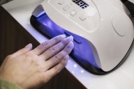 Las uñas de gel vuelven al punto de mira: todo lo que debes saber sobre los componentes prohibidos