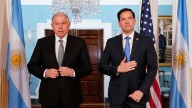 Estados Unidos habría frenado el acuerdo para que argentinos viajen sin visa en medio del escándalo de corrupción que golpea a Milei
