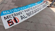Denuncian la "vandalización" de una pancarta contra el biogás: "Es una agresión directa a quienes pensamos diferente"