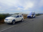 Guardia Estatal auxilia a familia con vehículo averiado en carretera Tula