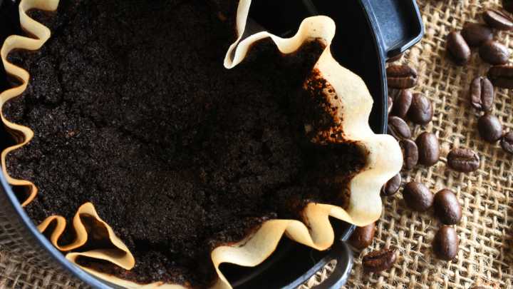 Vinegar And Coffee Grounds: 9 Things Around The Home You Can Clean Using This Combo