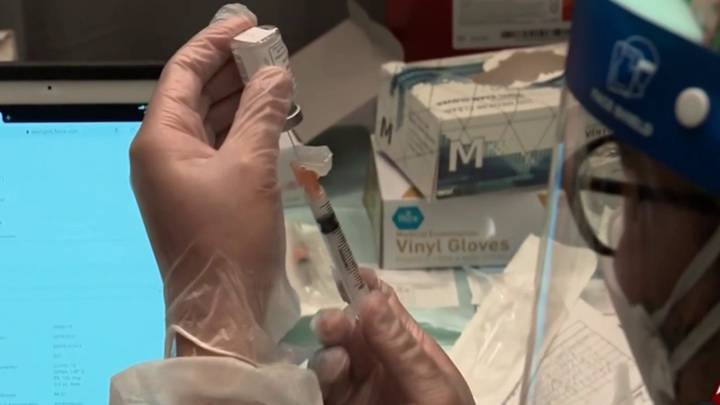 COVID-19 surging in San Antonio as new vaccine restrictions kick in, causing confusion