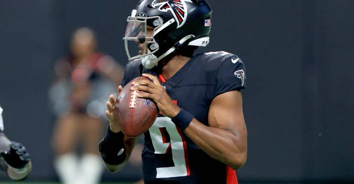 Sunday Night Football thread: 2 up and coming quarterbacks are under the lights