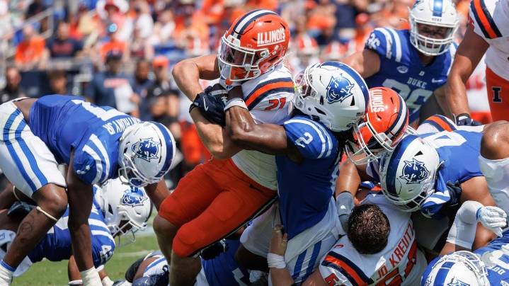 No. 11 Illinois takes over after halftime to beat mistake
