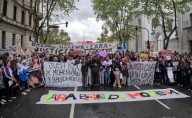 Triple femicidio en Florencio Varela: masiva marcha en Plaza de Mayo para exigir justicia por Brenda, Lara y Morena