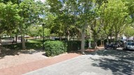 Dos heridos graves tras una trifulca con machetes en la plaza de los Sitios
