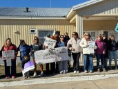 Abrazo simbólico en El Chaltén por la crítica situación del Puesto Sanitario