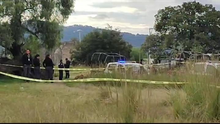 Encuentran mujer muerta en camino de terracería