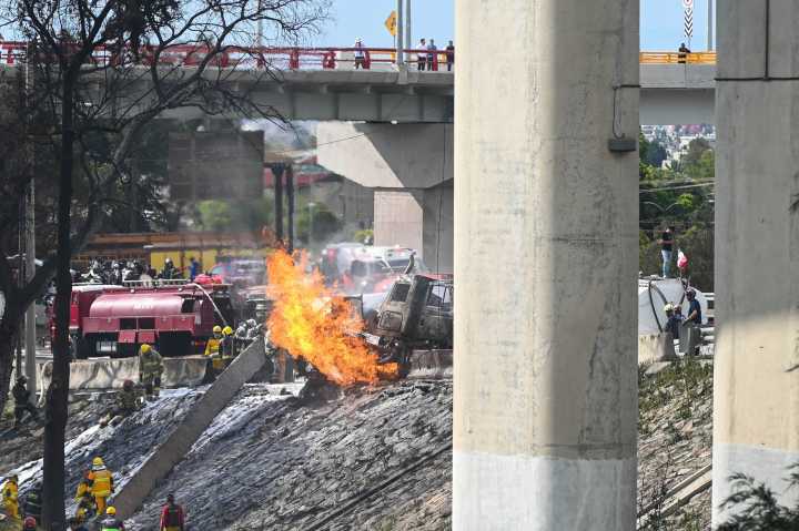 Suben a seis los fallecidos por explosión de camión de gas en Ciudad de México