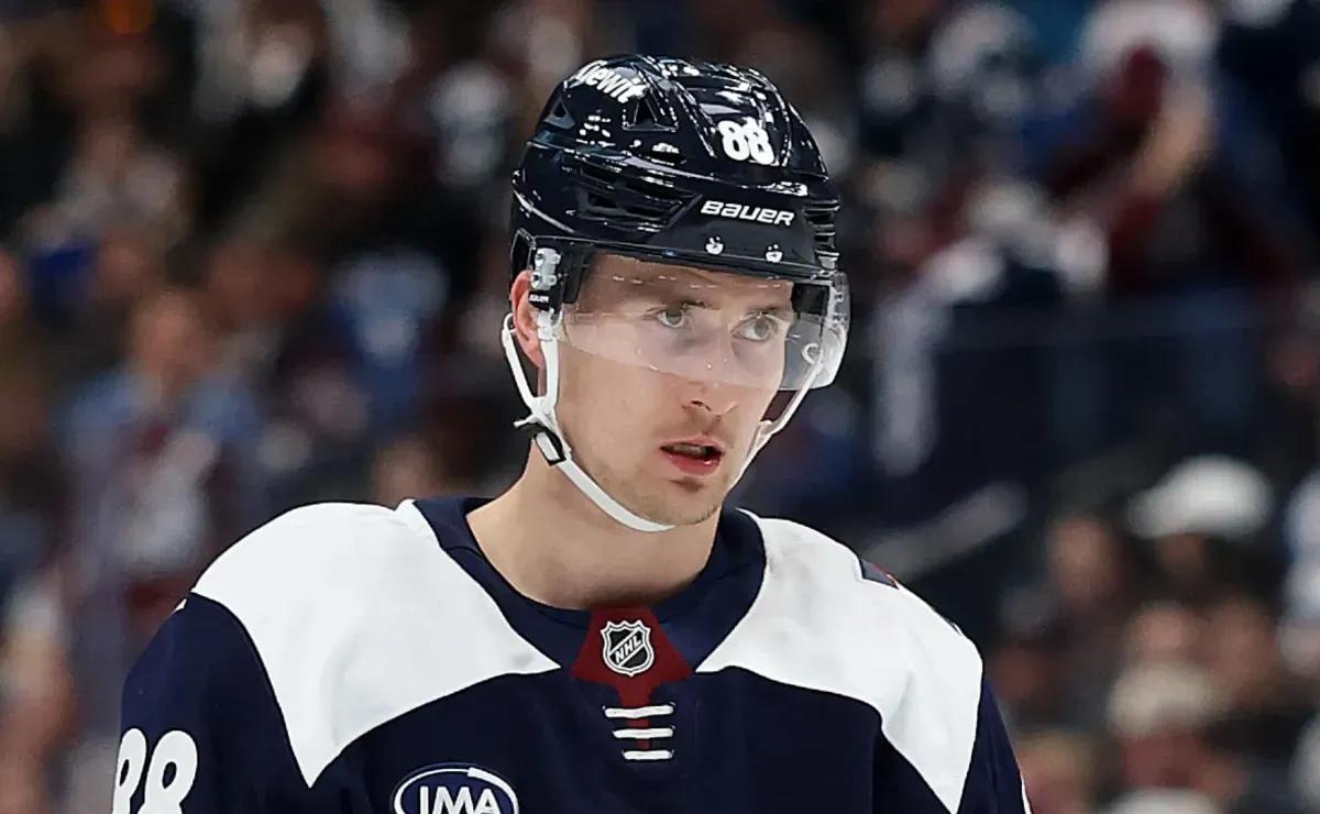 NHL News: Martin Necas issues cryptic message on future with Nathan MacKinnon, Avalanche
