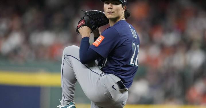Seattle starter Bryan Woo exits after throwing warmup pitches in 6th vs. Astros