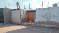 Motociclista chocó, se incrustó en una vivienda y una pared cayó sobre una nena: murió en el hospital