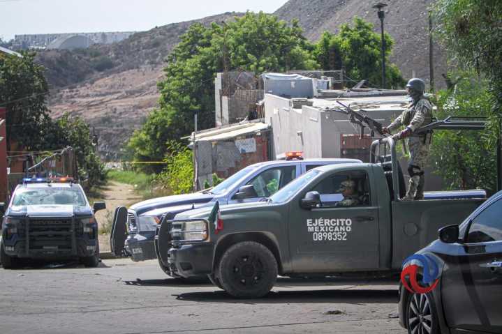 Hallan cuerpos de tres hombres en un cerro de Hacienda Las Delicias