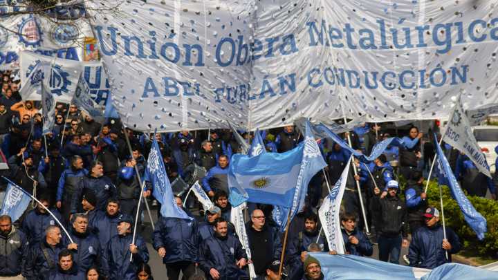 Marcha masiva en San Nicolás por los despidos en Ternium