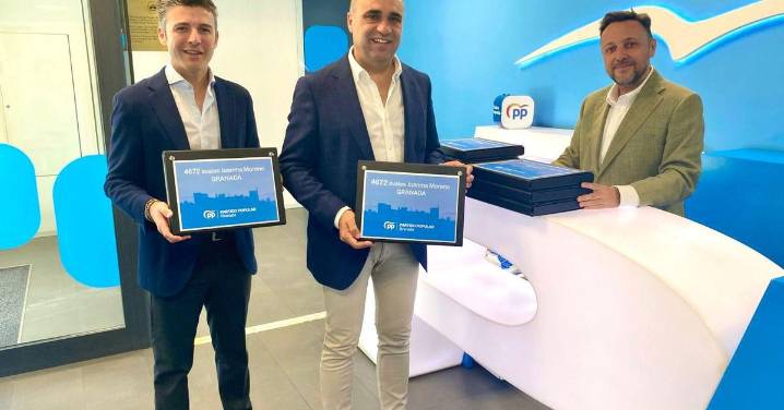 El PP de Granada presenta 4.672 avales a la candidatura de Juanma Moreno para el próximo Congreso Regional