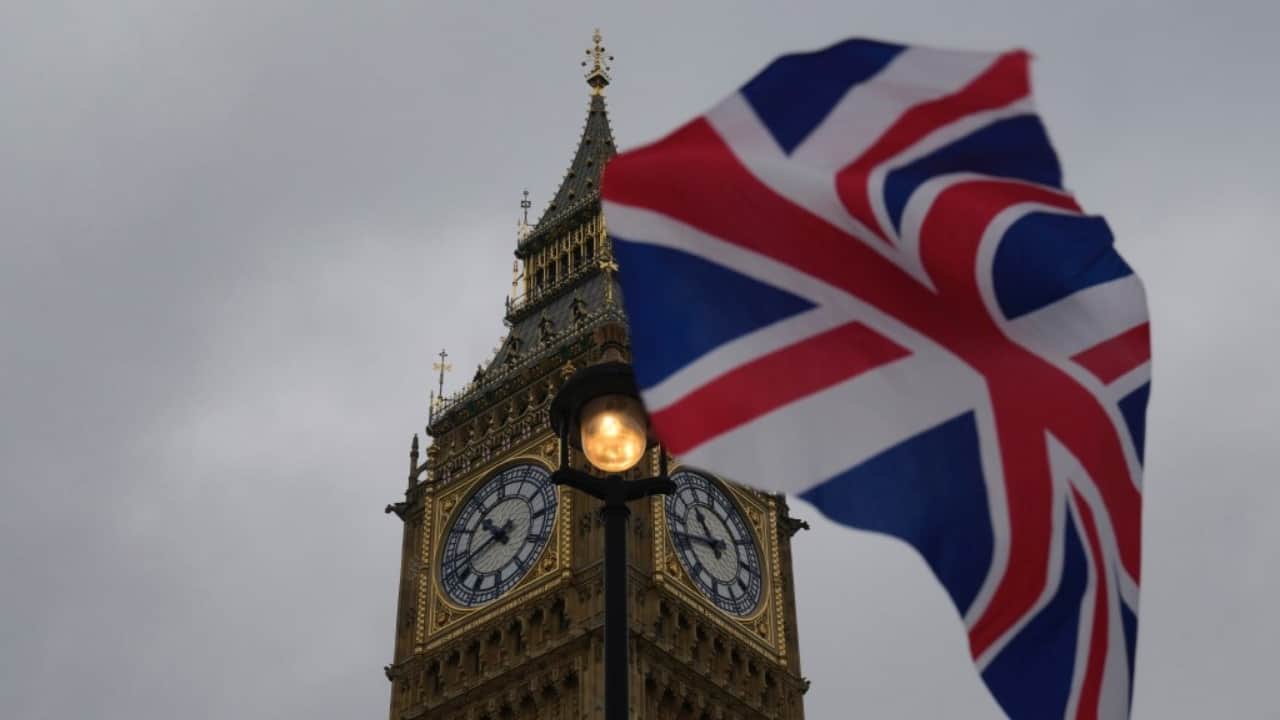 UK to make digital ID mandatory for jobs under Starmer’s immigration crackdown