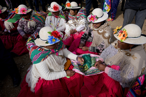 La hoja de coca es fuente de trabajo, espiritualidad e identidad en Bolivia