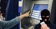 Estos son los peligros de botar el recibo de una transacción en un cajero automático