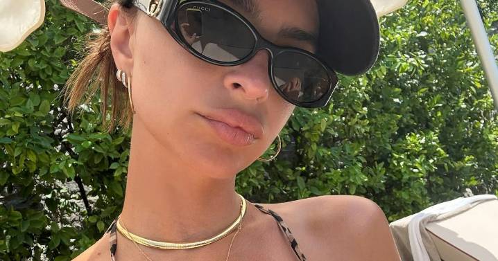 Emily Ratajkowski Wore So Many Micro Bikinis Over Labor Day Weekend