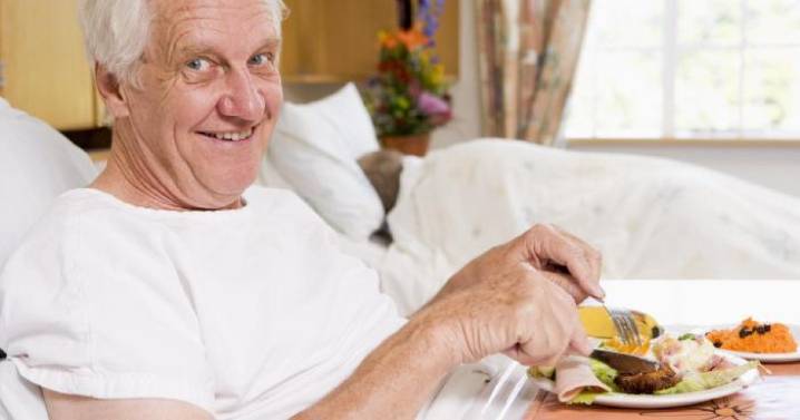 ¿A qué hora conviene comer para cuidar la salud y vivir más años?