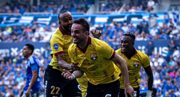 Con Cueva y Barco de titulares, Emelec fue goleado 4-0 por Barcelona S.C. en clásico ecuatoriano últimas