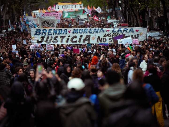 Marcha por el triple crimen en Florencio Varela: "El país entero está shockeado", el desgarrador mensaje del abuelo de dos de las chicas