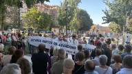 Cerca de 200 vecinos de Zaragoza protestan por el "peligroso" nuevo carril bici de La Almozara