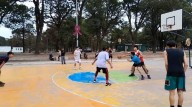 Jugadores solicitan intervenciones de iluminación en las canchas de básquet