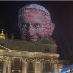 Homenaje al Papa Francisco con drones en el...