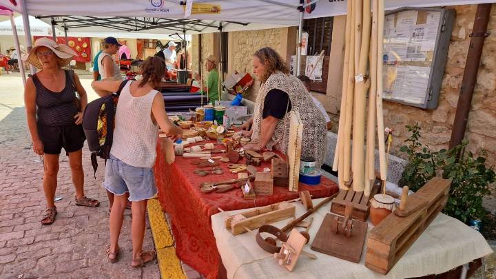 Arcones recupera su tradición artesana con su segunda ‘Feria de la Tradición: Danzas rituales’