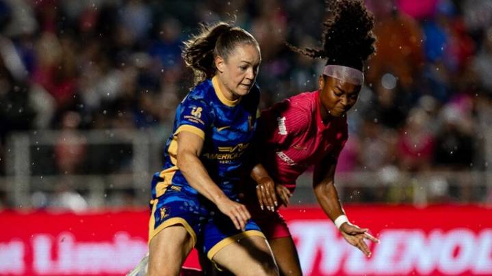 Utah Royals Steal Road Point After Paige Monaghan Stoppage Time Goal
