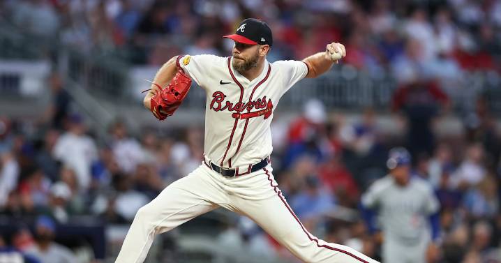 Chris Sale strikes out 9 but Braves drop series to Cubs