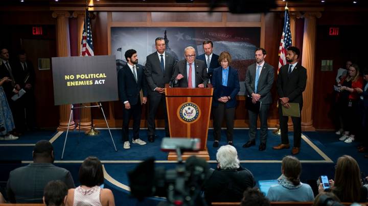 Lawmakers say only Trump can avert government shutdown