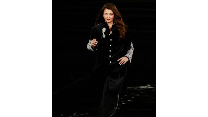 Paris Fashion Week 2025: Aishwarya Rai’s ramp walk in Manish Malhotra’s shimmery black ensemble exudes modern royalty
