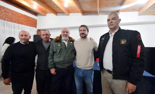 La Municipalidad de Trelew firmó acuerdo con el Centro de Aviación