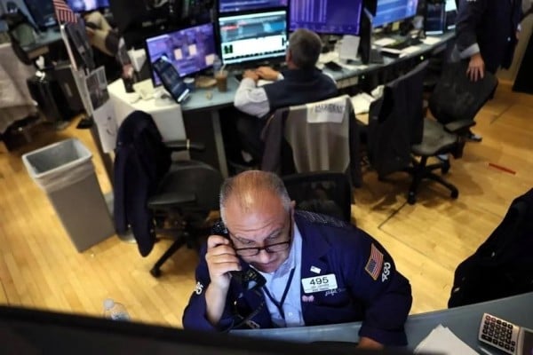 Cierra Wall Street dispar tras decisión de Fed de bajar tasa